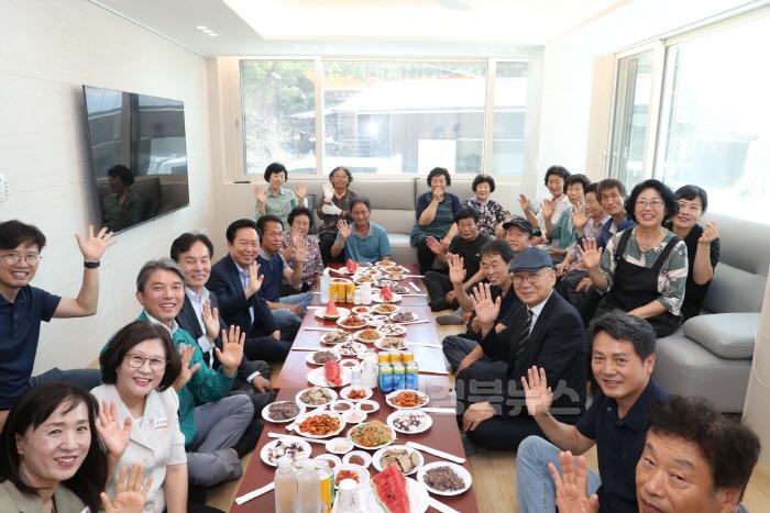 [크기변환]0725 안동시 산불복구 1호 세대 입주  희망의 새 출발 (2).JPG