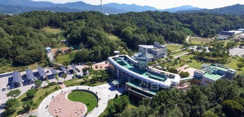 김천시, 폭염 피해 예방을 위한 공공형 계절 근로 반일 근무 실시-농업정책과(사진1_김천시농업기술센터).jpg