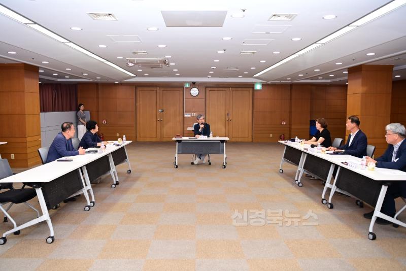 김천시, “공정계약의 첫걸음”계약심의위원회 개최-회계과(사진2).jpg