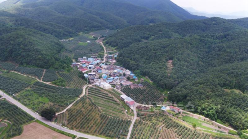 250725보도자료(청송군, 과실전문생산단지 기반조성 공모사업 2개 지구 선정)-화목1리.jpg