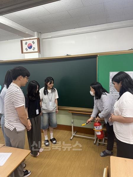 [문덕초] 한국장학재단과 함께하는 대학생과 함께 하는 대학생멘토링 실시 사진 (2).jpg