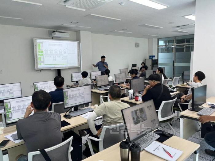 [크기변환]1. 봉화군, 스마트팜 복합환경제어 프로그램 교육.JPG