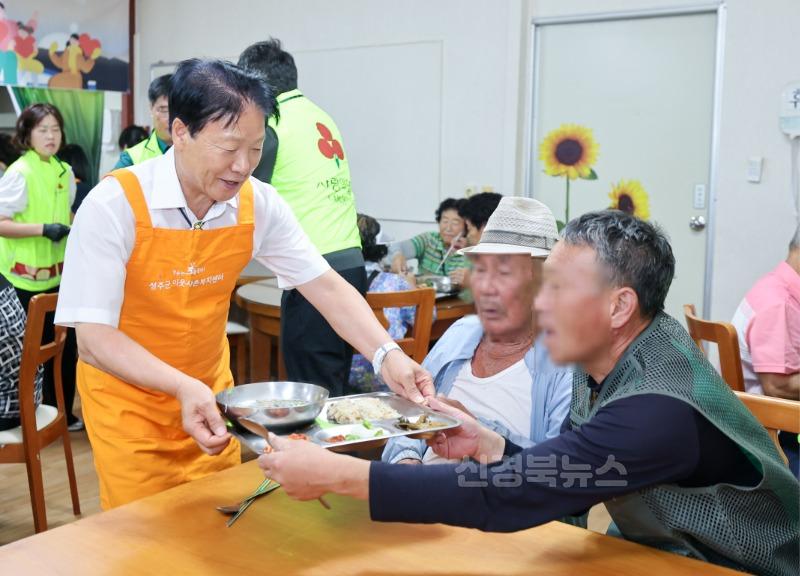 성주군사진(사랑의열매 나눔봉사단과 함께하는 중복맞이 무료급식소 한끼나눔봉사)-2.jpg