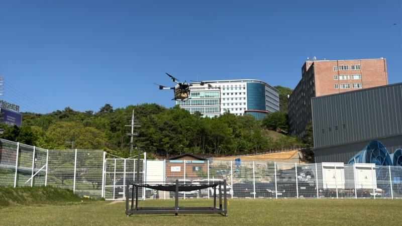 [반도체방산과]구미시  드론특별자유화구역 2회 연속 지정…드론산업 거점 도시로(드론배달 시험 운영중1).jpg