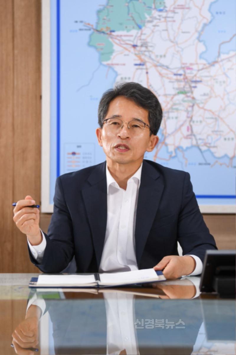 영주-1-1 유정근 영주시장 권한대행 인터뷰 사진.jpg