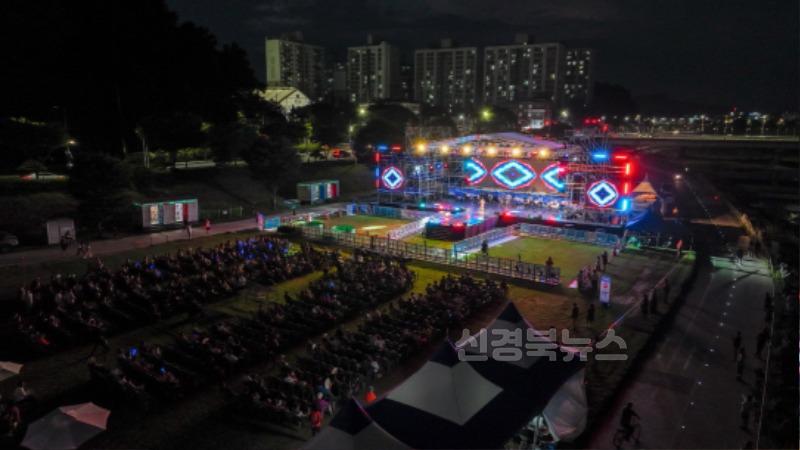 영주-(참고사진)지난해 시원 축제장 주무대에서 열린_영주 서천 강변가요제_ 전경.jpg