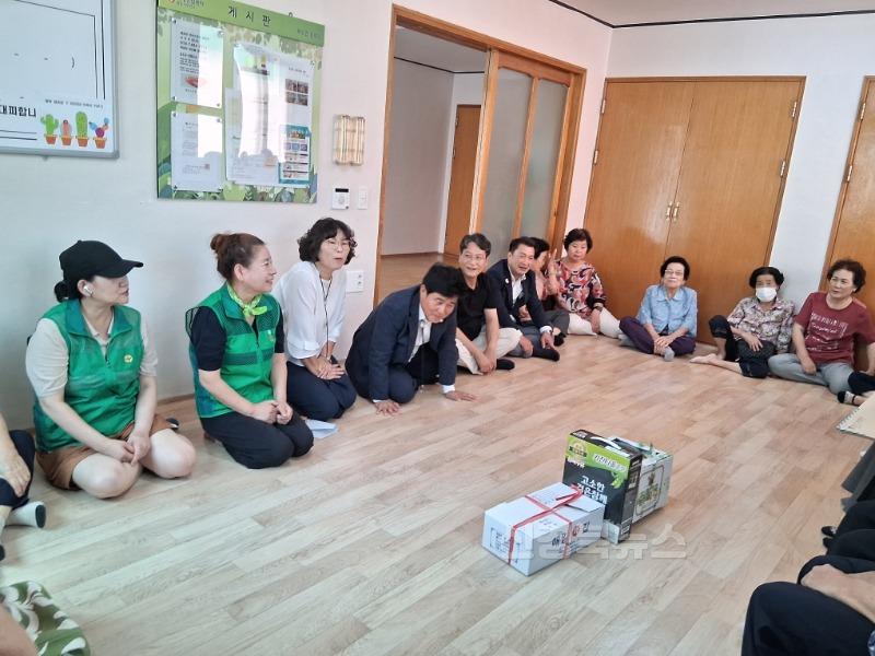 2. 성건동) 경로당 방문사진.jpeg