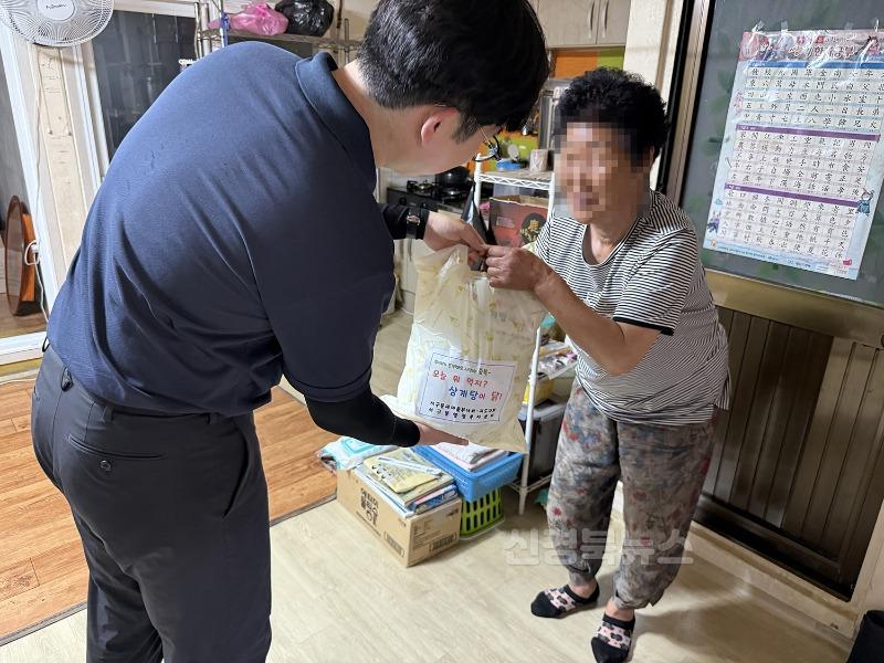 0801 서구동 새마을부녀회  삼계탕으로 어르신 건강 챙겨 (2).jpg