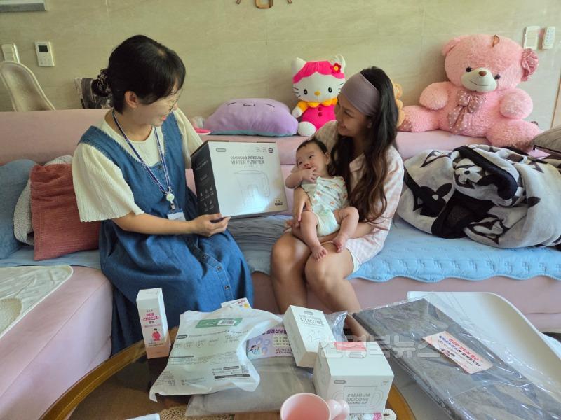 건강증진과)굿네이버스1 (청도읍 주민 후원물품 지원사진).jpg