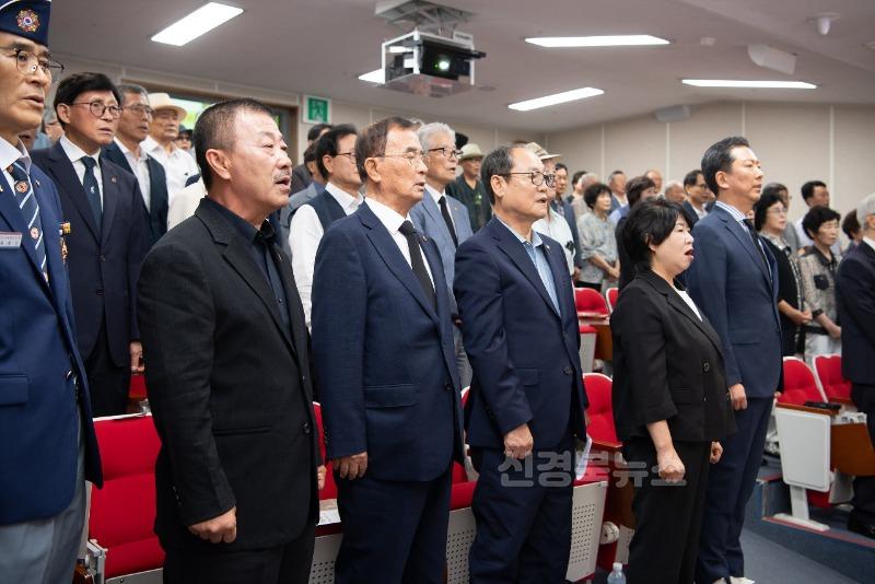 [복지정책과]구미시  장진홍 의사 95주기 추모식 엄숙히 거행(애국가 제창).jpg