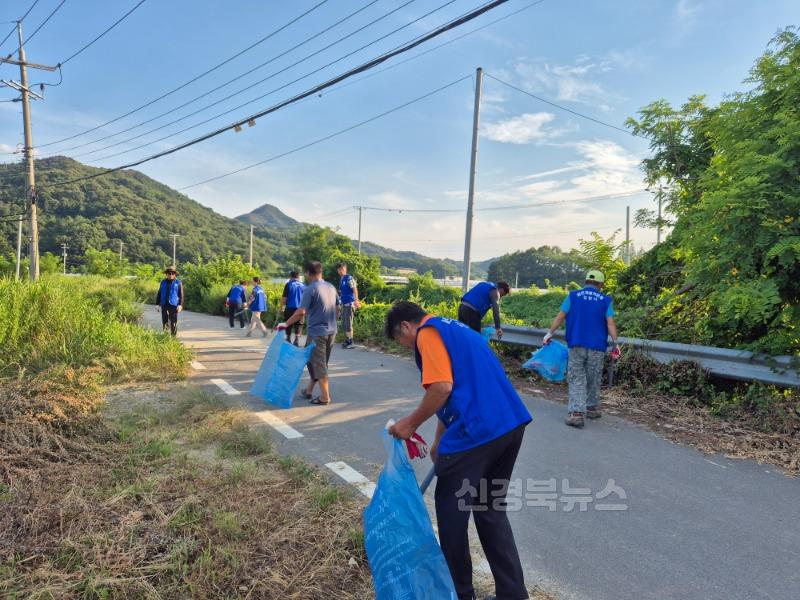 감문면 바르게, 정기 회의 및 연도변 환경정비 실시-감문면(사진2).jpg
