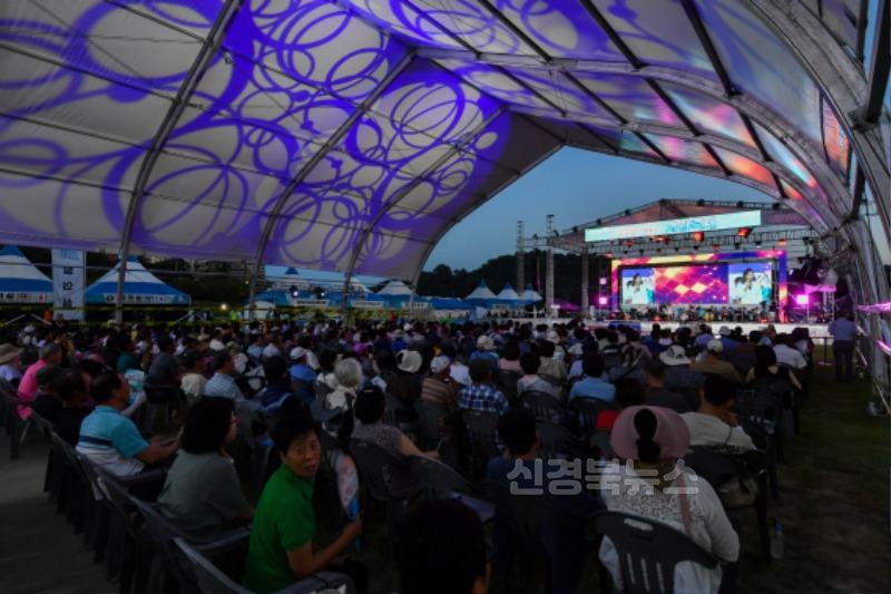영주-1-2 서천 강변가요제가 진행되고 있는 모습.jpg