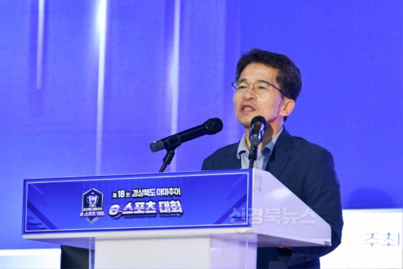 영주-2-2 유정근 영주시장 권한대행이 기념사를 하고 있다.jpg