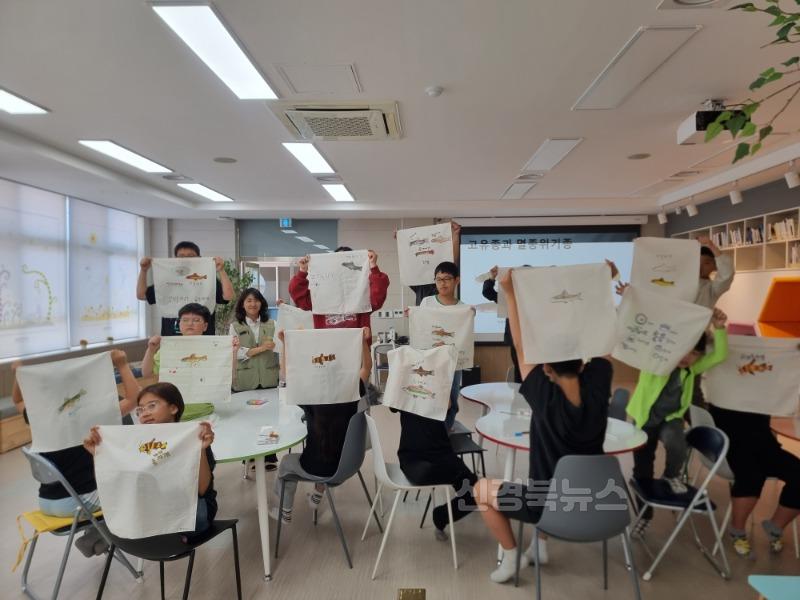 10.경북교육청, 생태 전문기관과 함께 ‘찾아가는 생태전환교실’ 운영(낙동강 생물, 숲 생태, 이동환경교실까지...지역 맞춤형 생태환경교육 제공)(찾아가는 생태전환교실)_01.jpg