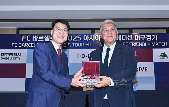 [크기변환][붙임]_FC바르셀로나_대표단_환영리셉션_사진_11.jpg