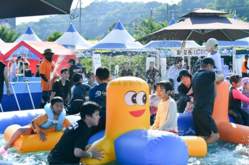 영주-1-5 물놀이를 즐기고 있는 아이들 모습 .jpg