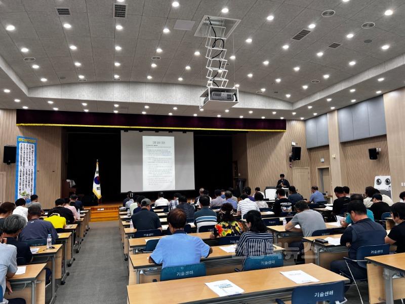 친환경농업과)청도군농업기술센터 3층 대회의실_2025년 하반기 외국인 계절근로자 유치 고용농가 사전교육 사진.jpg
