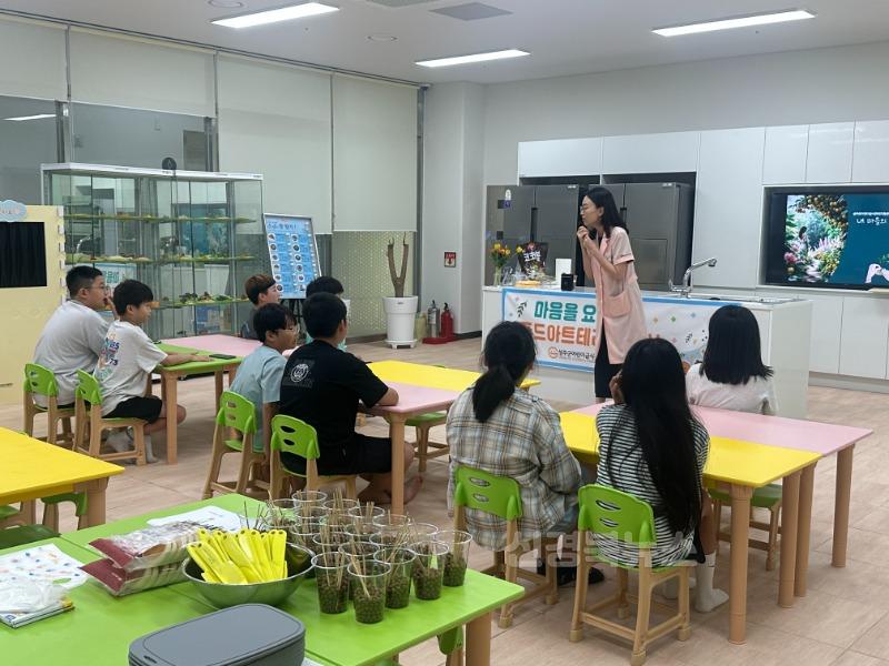 성주군사진(성주군청소년방과후아카데미  어린이급식관리센터 연계 푸드아트테라피 실시).JPG