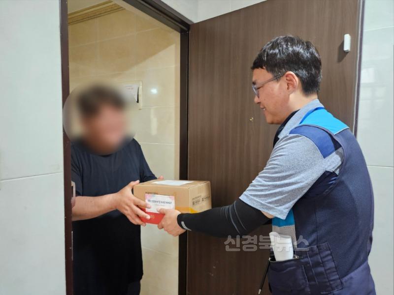 [복지정책과]구미시  시민 삶에 ‘따뜻한 돌봄’ 더한다(안부살핌소포사업).jpg