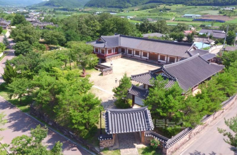 1-3 사진(여중군자 장계향 선생의 얼이 담겨있는 두들마을).jpg