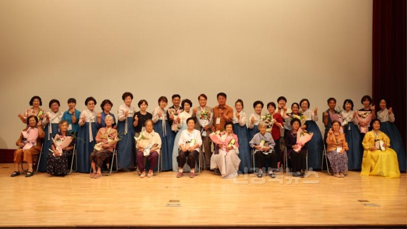 새마을경제과)제11회 행복한 가정 실천하기 시상식 개최 사진(청소년수련관 다목적홀.jpg