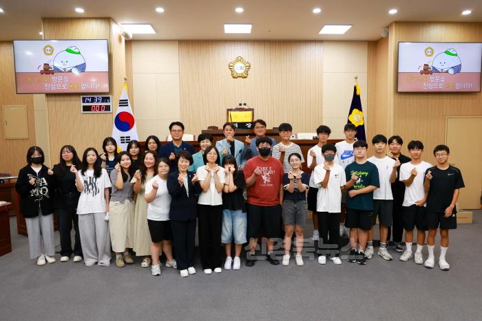 [크기변환][사진]250806 대구 동구의회, 지역청소년과 함께하는 의회 견학 프로그램 진행.jpg