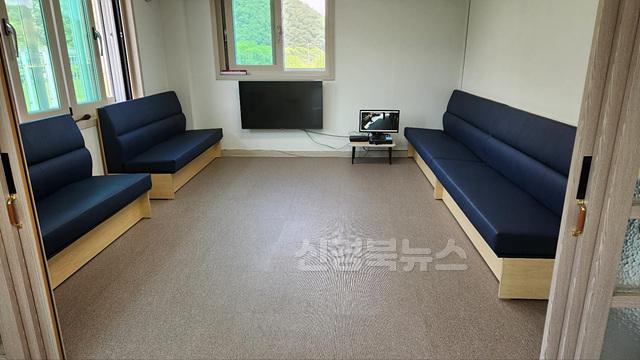 4-1. 경주시 경로당에 맞춤형 소파 제작설치.jpg