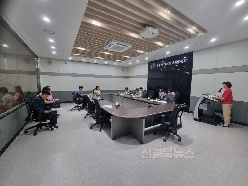 5.경북교육청, 학교 연계 CCTV 운영 점검...재난 대응 체계 강화(박채아 교육위원장과 함께 안동통합관제센터 방문...학생 안전을 최우선 한 촘촘한 안전망 구축)_01.jpg