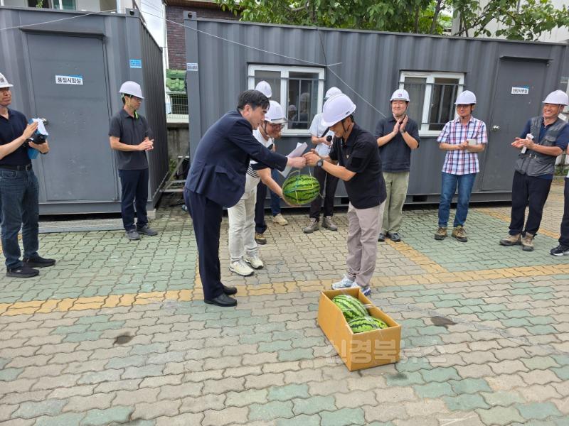 4. 대구동부교육지원청, 혹서기 학교 공사현장 안전점검 및 근로자 격려-2.jpg