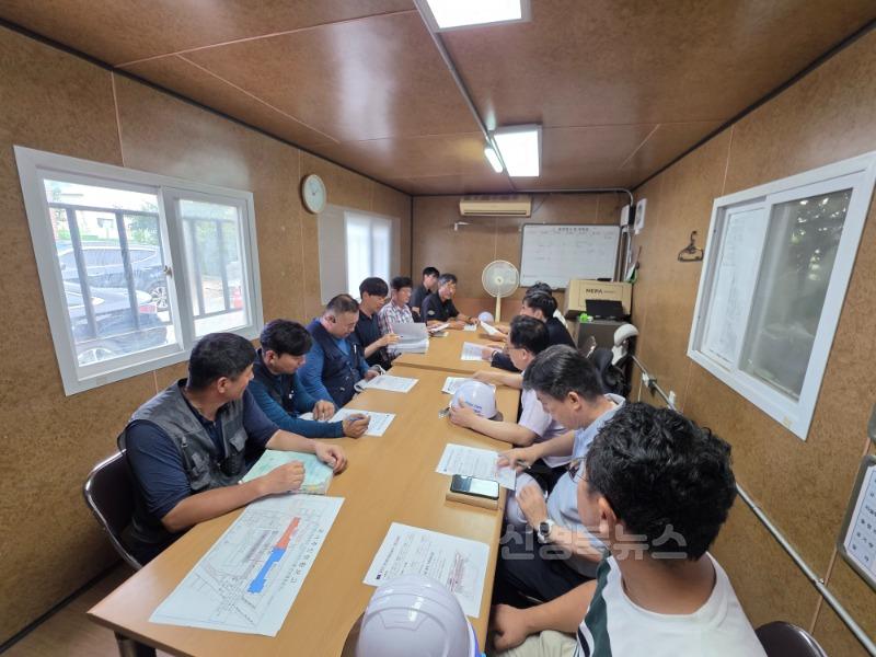 4. 대구동부교육지원청, 혹서기 학교 공사현장 안전점검 및 근로자 격려-3.jpg