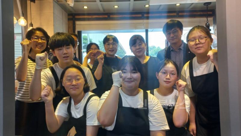영주-7-2 바리스타동아리와 시청 관계자 단체기념사진.jpg