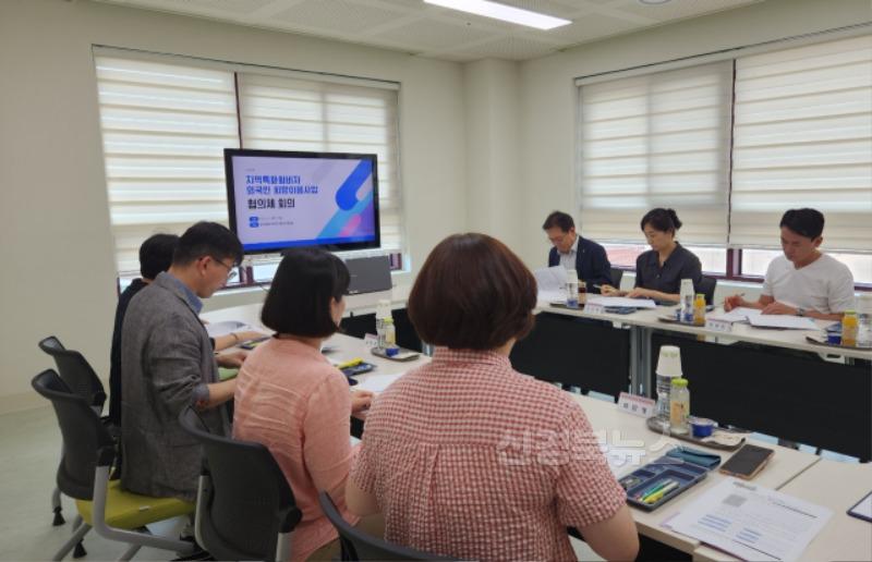 영주-6 영주시가족센터, 외국인 희망이음사업 협의체 위촉식 및 회의가 진행되고 있다.jpeg
