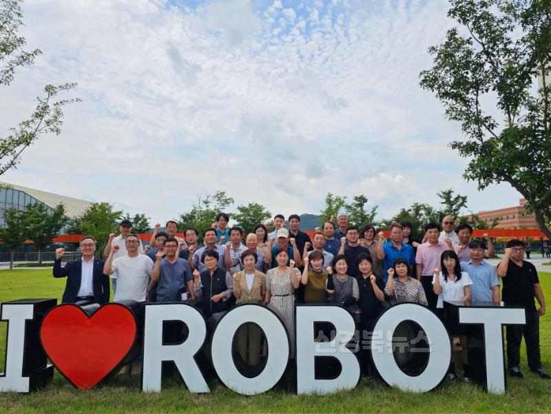 2 [사진] 한국폴리텍대학 로봇캠퍼스, 2025학년도 신중년특화(단기)과정 수료식 성료.jpg