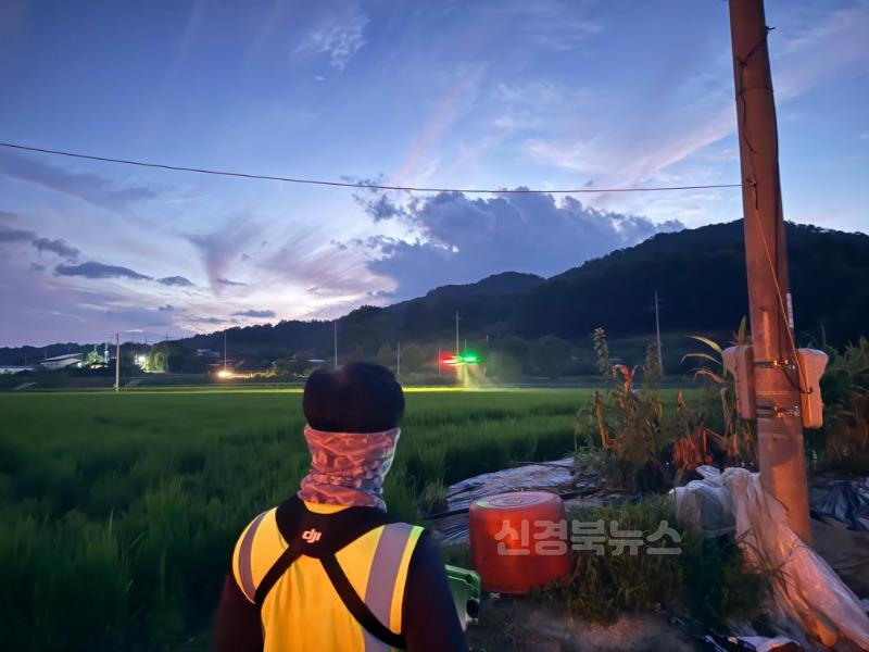 김천시, 벼 병해충 드론 활용 공동방제 호응-기술지원과(사진2).jpg