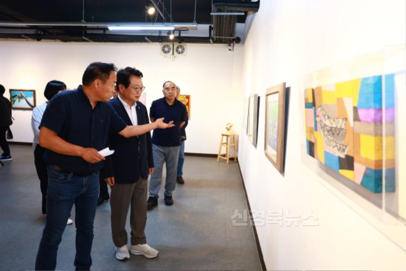 지난 8월 9일부터 16일까지 동·서 화합과 지역 문화예술의 활발한 교류를 위해‘제8회 보령시-울진군 미술 교류전’을 개최하고 있다.3.JPG