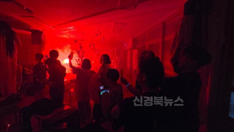 청도우리정신문화재단)새마을운동발상지 기념공원 -마을이장의 집 단서찾기 마지막미션수행 사진.jpg