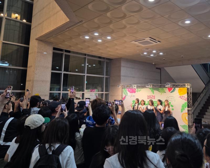 4-4. 2025 청소년 콘캉스 기념촬영(리센느).jpg