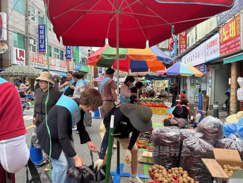 0813 송하동  주민 총출동해 안동 오일장 장보기 행사 (2).jpg