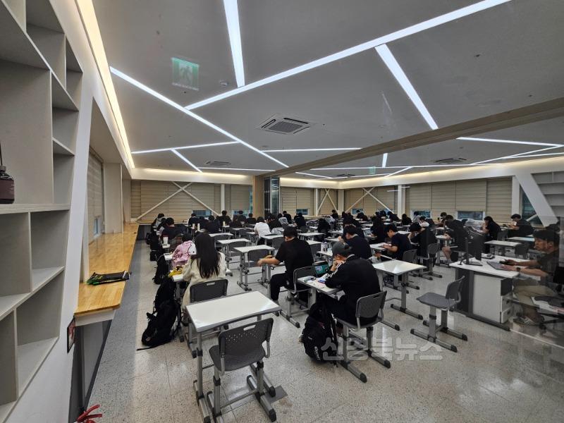 [청도고]청도중고등학교, 하늘 마루 다목적실 개관2.jpg