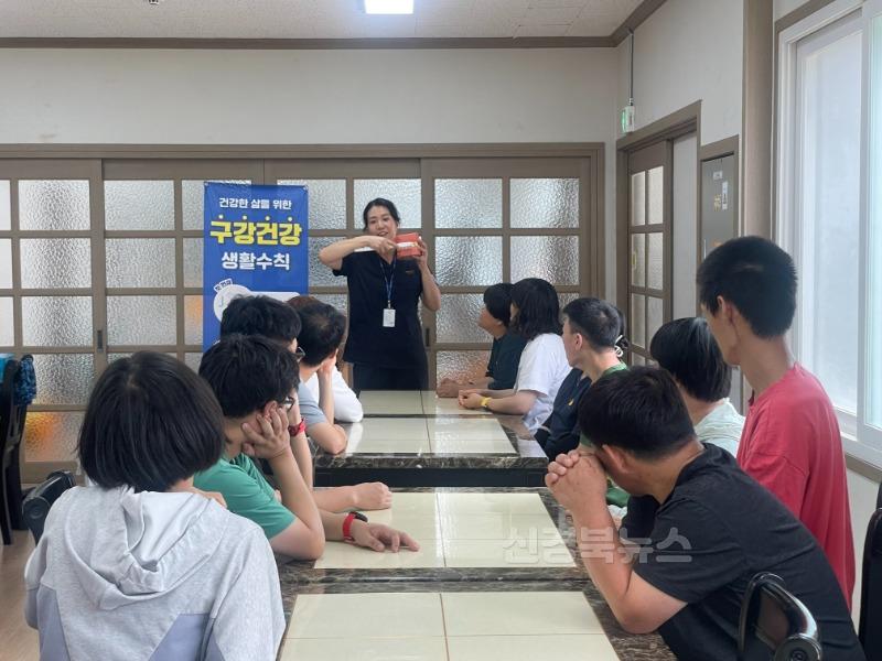 1-2 사진(영양군보건소, 취약계층 위한 찾아가는 구강보건교육 실시).jpeg