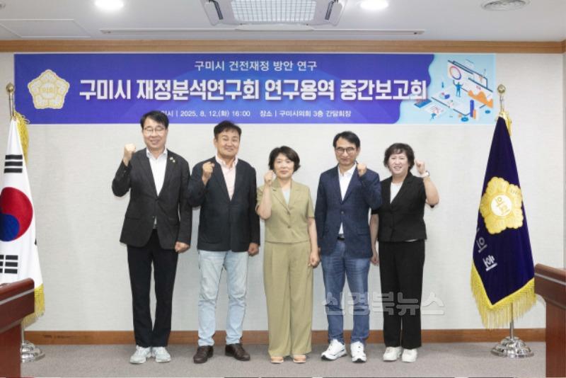 단체사진(연구위원).jpg