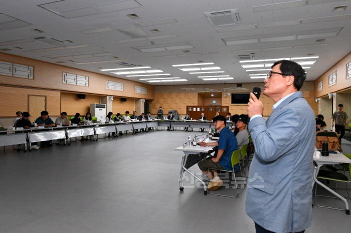 [크기변환]영주-1-5 (주)태흥이앤씨에서 용역 진행사항에 대해 보고 하고 있다.jpg
