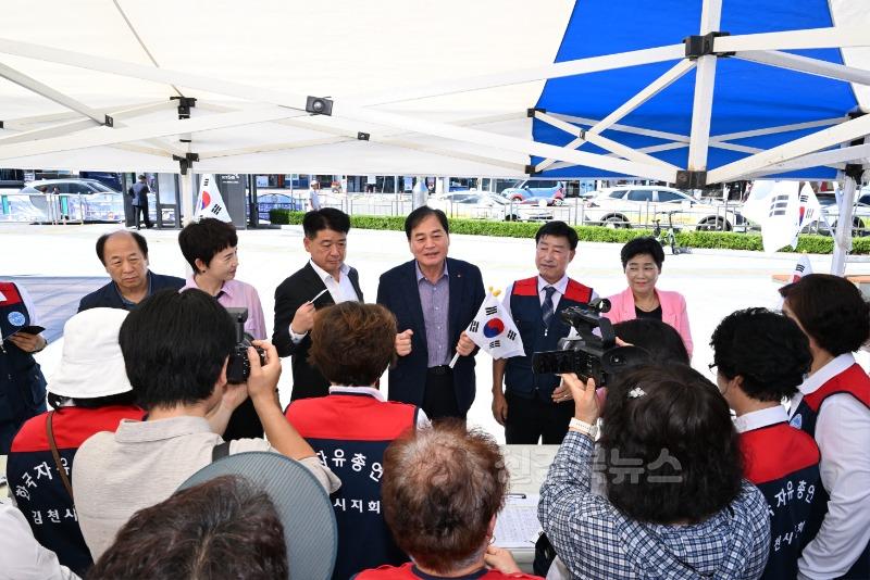 광복 80주년, 온 가정에 태극기를!-문화홍보실(사진2).jpg