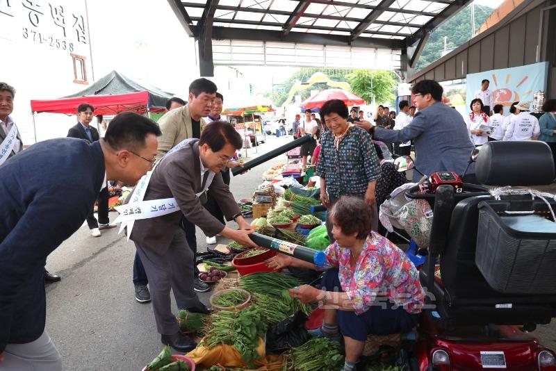 기획예산실)태극기달기캠페인 사진2.jpg