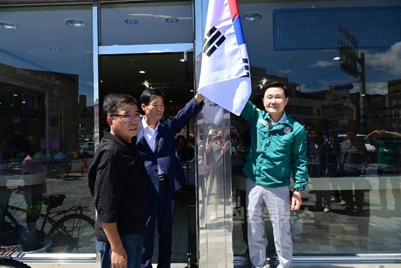 08.14.(목)-9 보도자료(한국자유총연맹 고령군지회 광복절 맞이 태극기 달기 캠페인 전개)(2).jpg