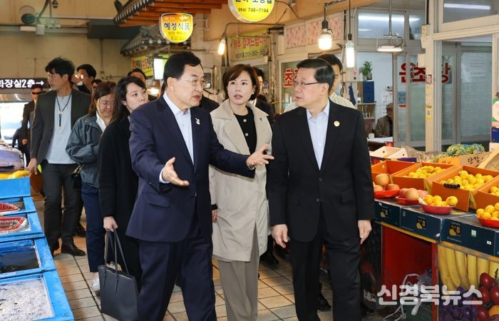 홍콩 존 리 행정수반, 경주 중앙시장 방문