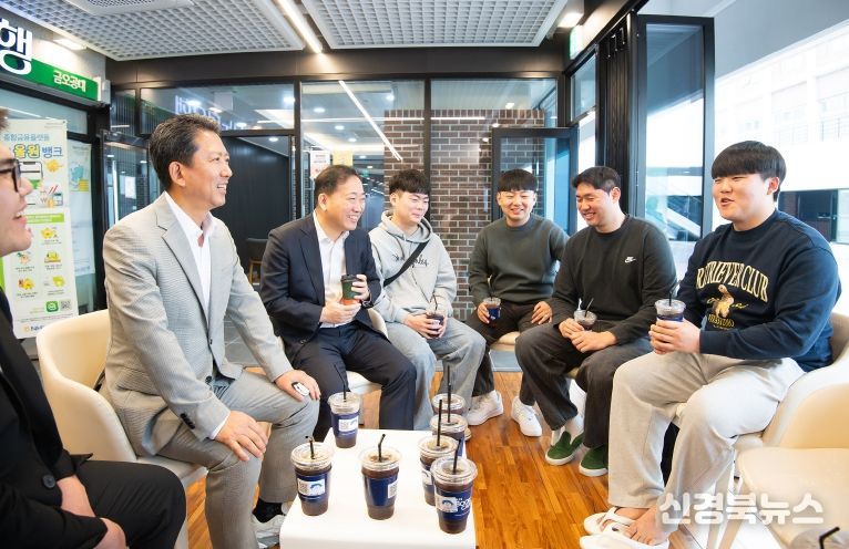 구미형 청년월세 지원사업, 청년 호응 속 또다시 완판(김장호구미시장이 청년지원사업에 대해 금오공대 청년들과 소통을 가졌다.(2024년 4월 23일))