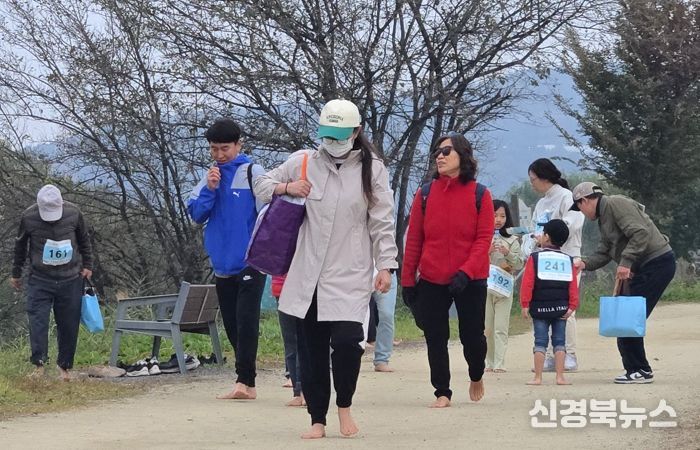 달서구,‘2025 억새물결 맨발걷기대회’성황리 개최