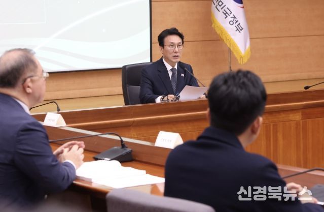 김민석 국무총리가 10일 세종대로 정부서울청사에서 열린 2050 탄소중립녹색성장위원회 제5차 전체회의를 주재하고 있다.