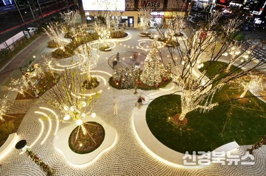 2025년 11월 17일_다사광장 크리스마스 경관조명 사진 1(2024년 다사광장 크리스마스 경관조명)